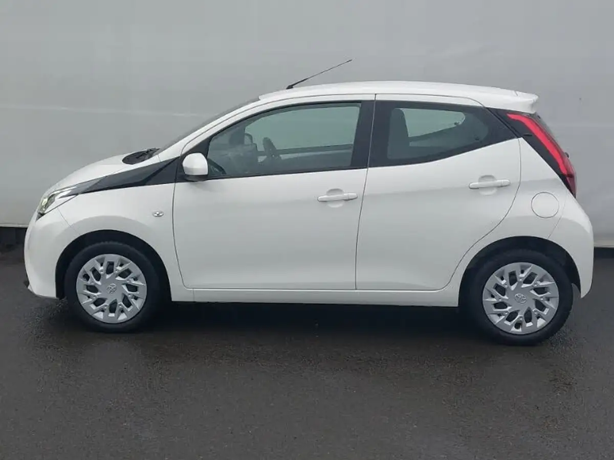 2020-toyota-aygo-10-vvt-i-x-play-tss-big-3