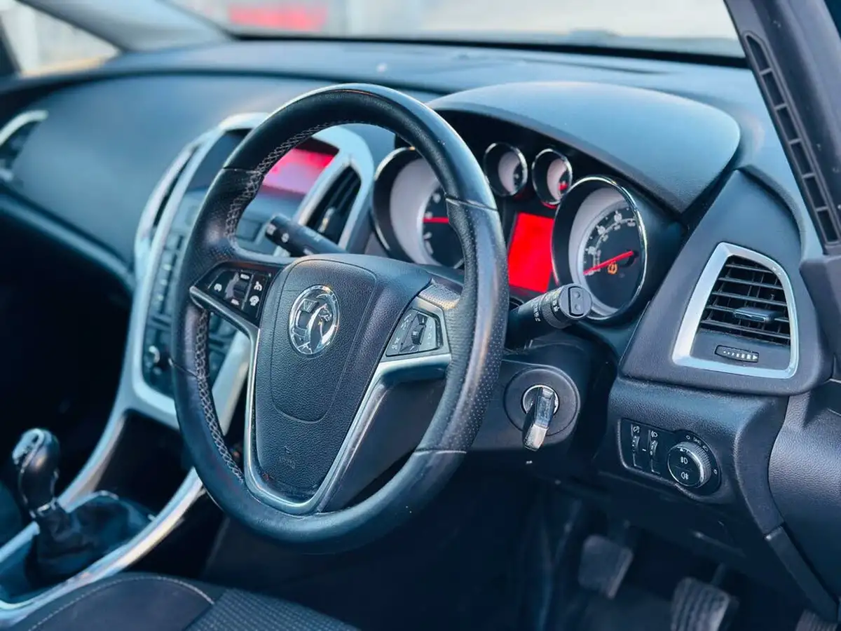 2015-vauxhall-astra-14-sri-vvt-16v-100ps-1398cc-big-23