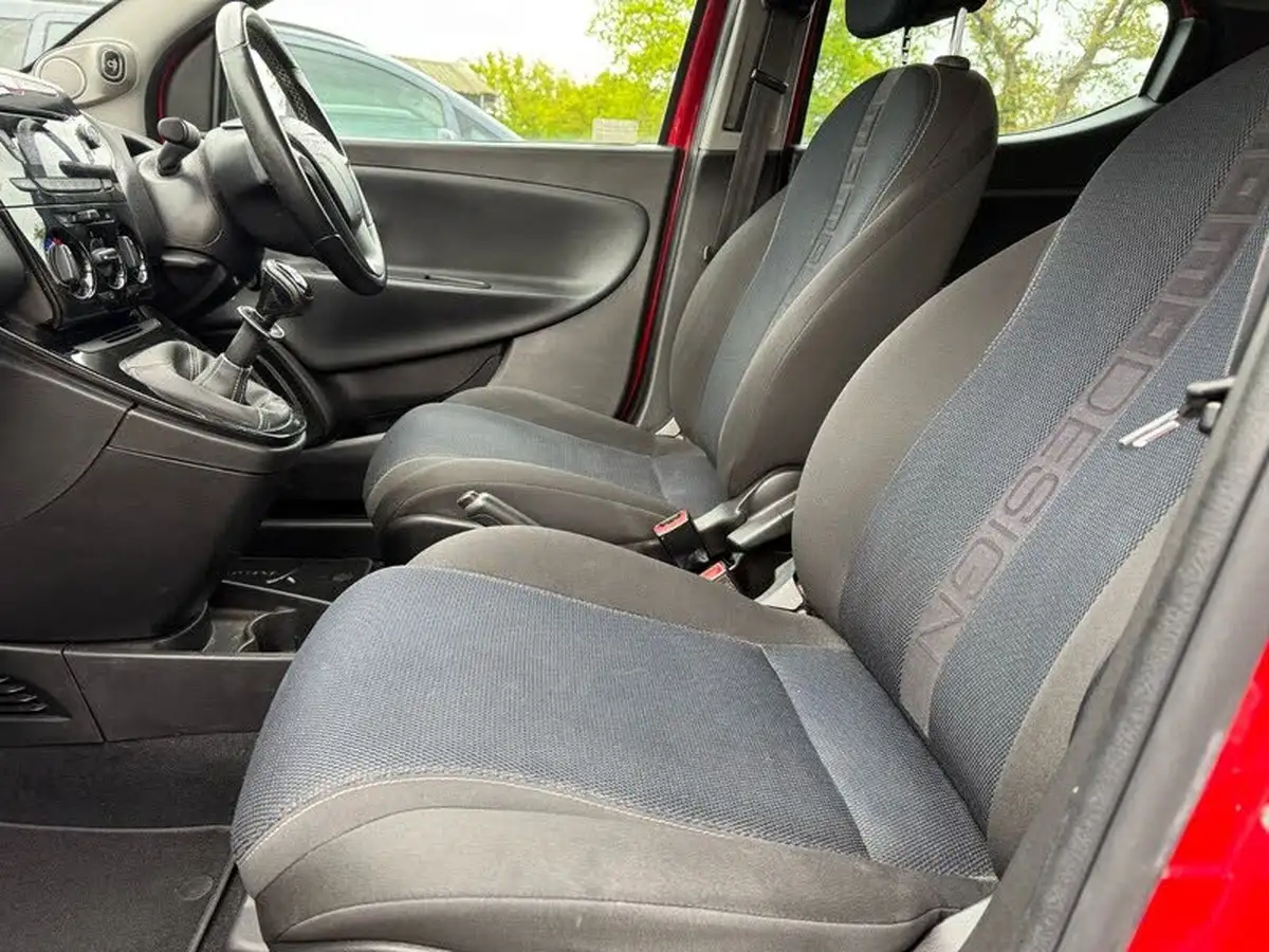 2014-chrysler-ypsilon-12-s-big-14