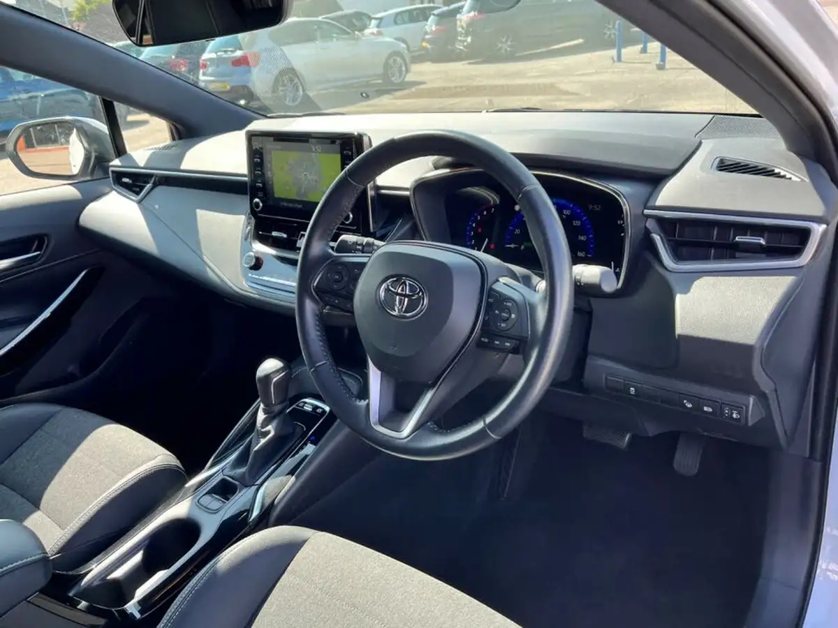 2021-toyota-corolla-18-vvt-i-design-trk-hatchback-5d-big-17
