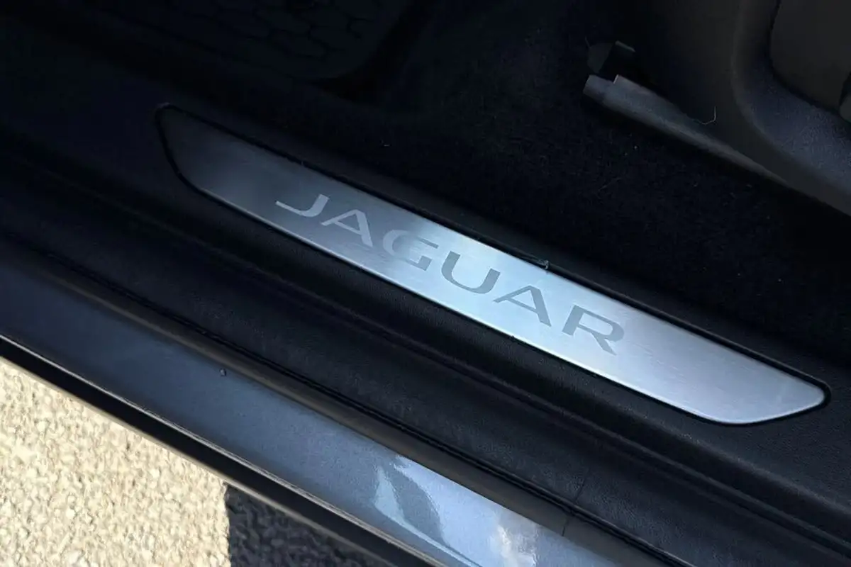 2024-jaguar-e-pace-20-d200-r-dynamic-se-black-big-44
