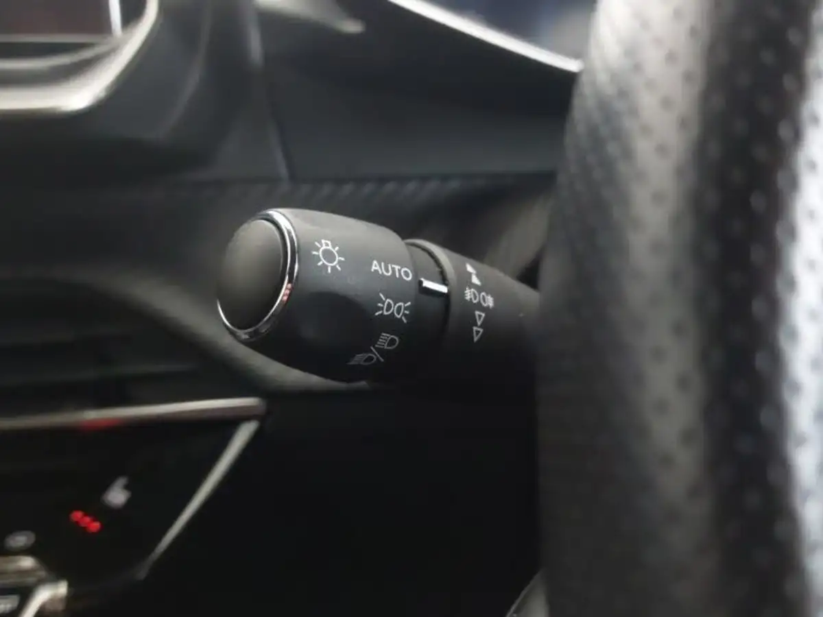 2021-peugeot-2008-suv-e-gt-big-15