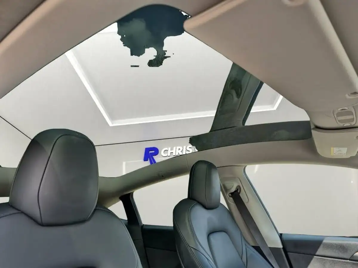 2022-tesla-model-y-e-long-range-big-15