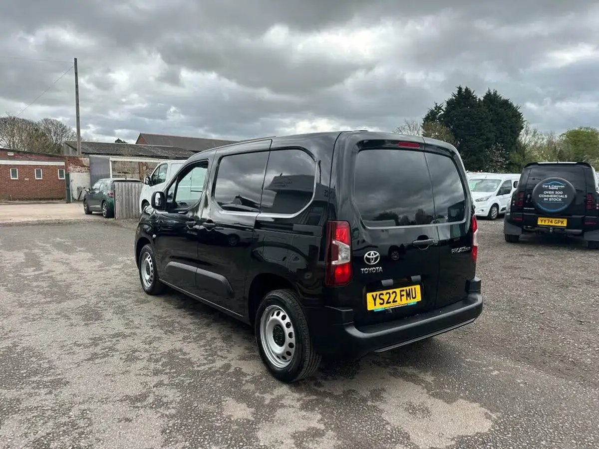 2022-toyota-proace-city-15d-active-big-4
