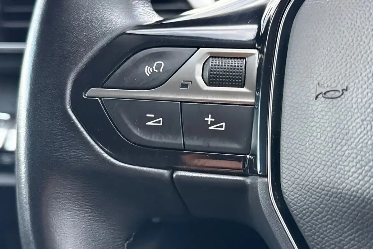 2021-peugeot-3008-suv-12-puretech-allure-premium-big-27