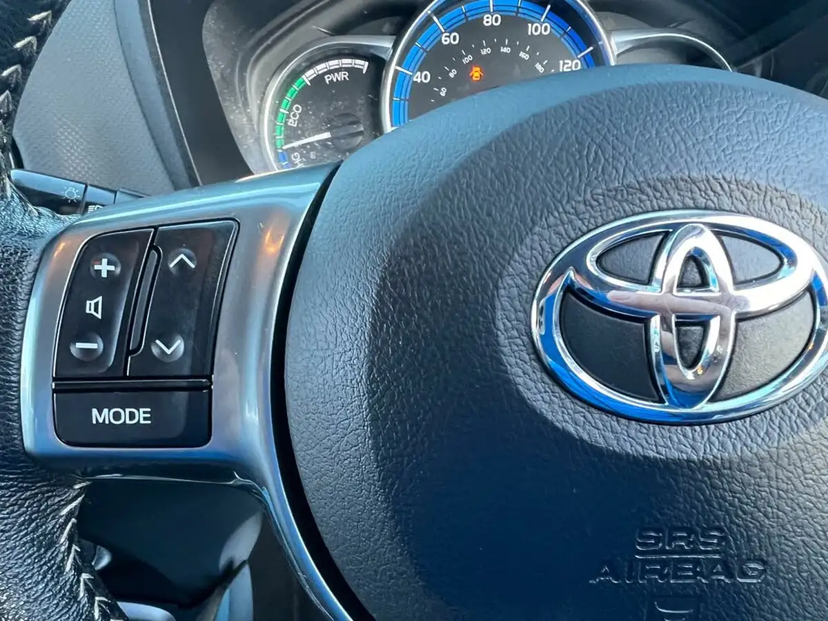 2015-toyota-yaris-15-vvt-i-icon-hybrid-big-20