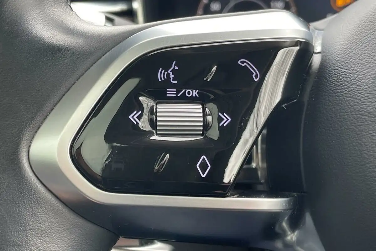 2021-jaguar-f-pace-20-d200-hse-mhev-big-35