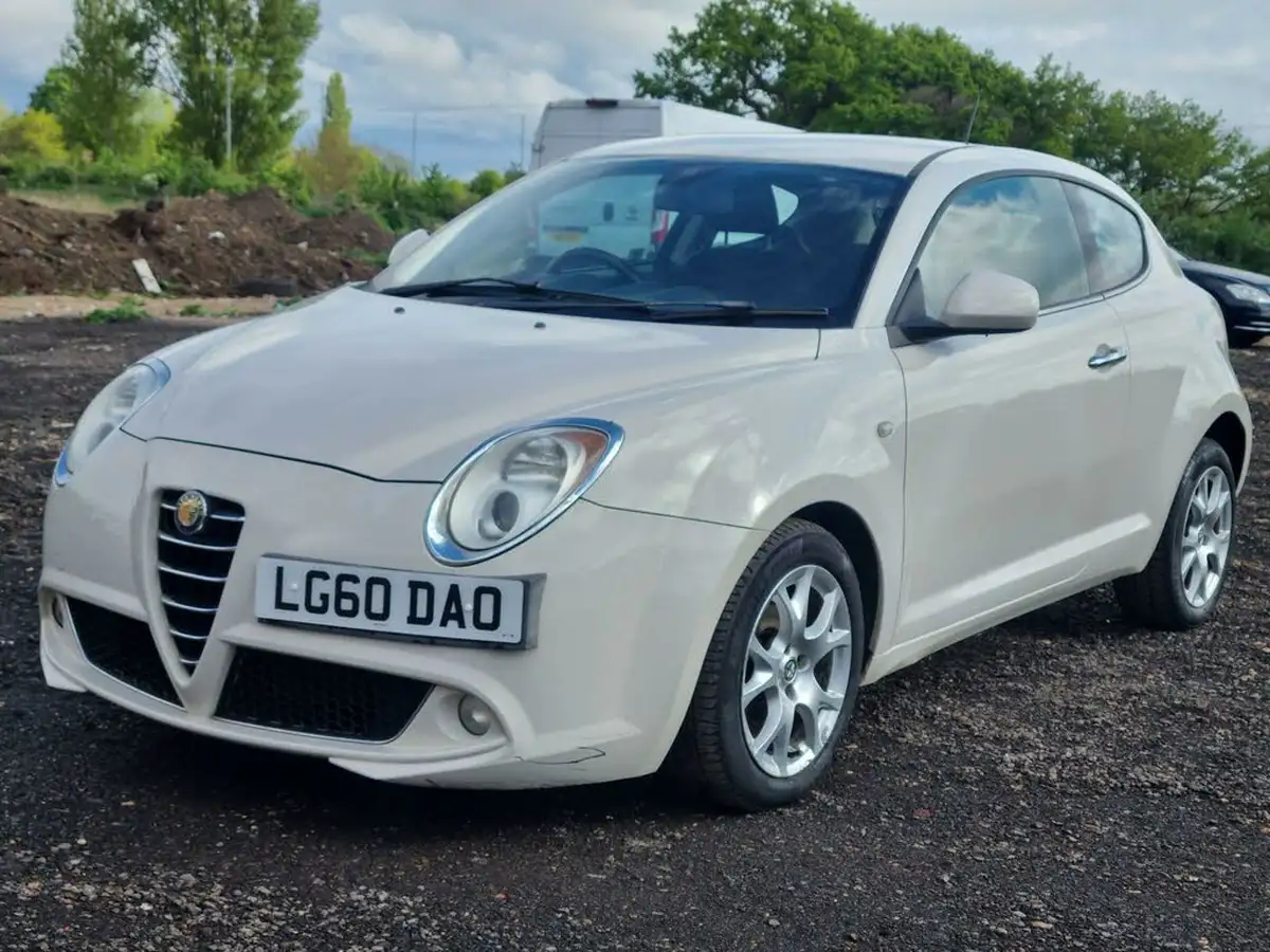 2010-alfa-romeo-mito-14-lusso-16v-big-8