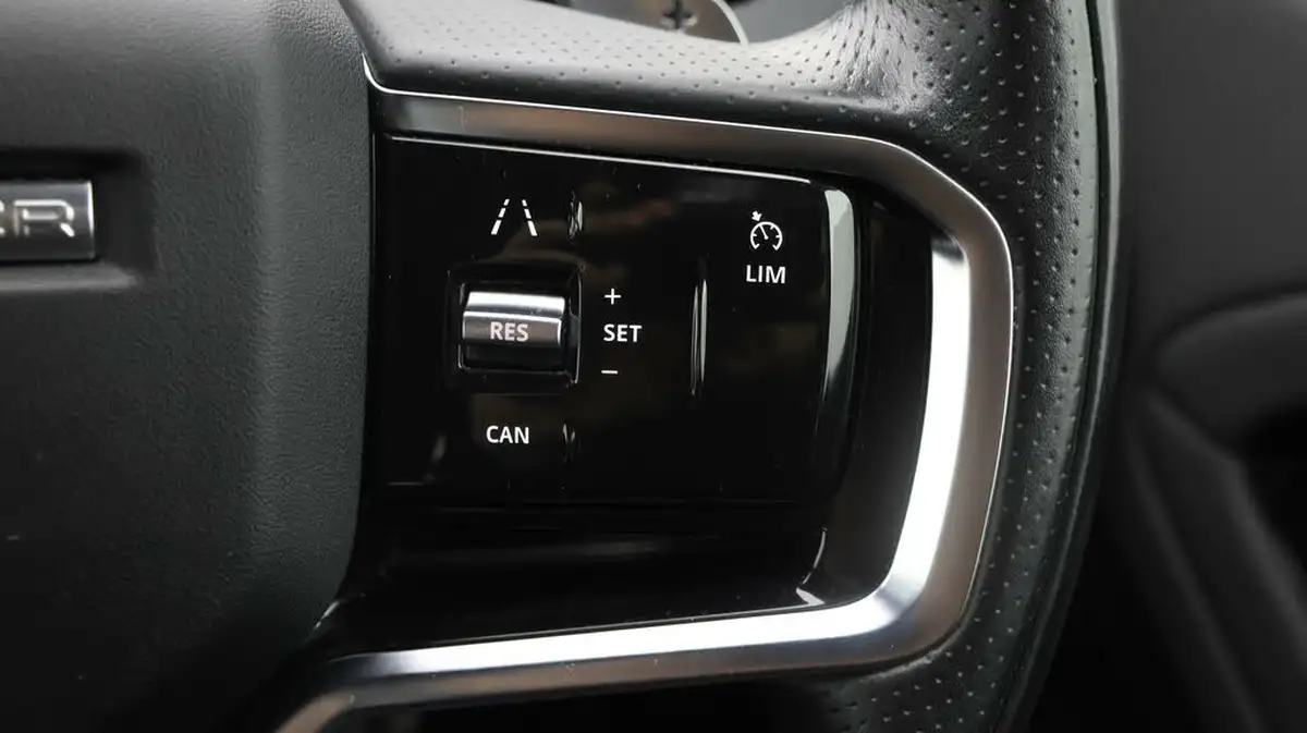 2021-land-rover-range-rover-evoque-20-d165-r-dynamic-awd-auto-big-21