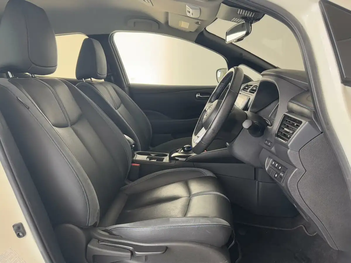 2023-nissan-leaf-e-tekna-39kwh-big-17