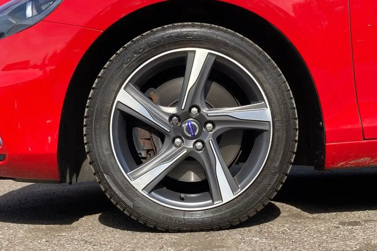 2014-volvo-v40-20td-d4-r-design-190bhp-1969cc-big-26