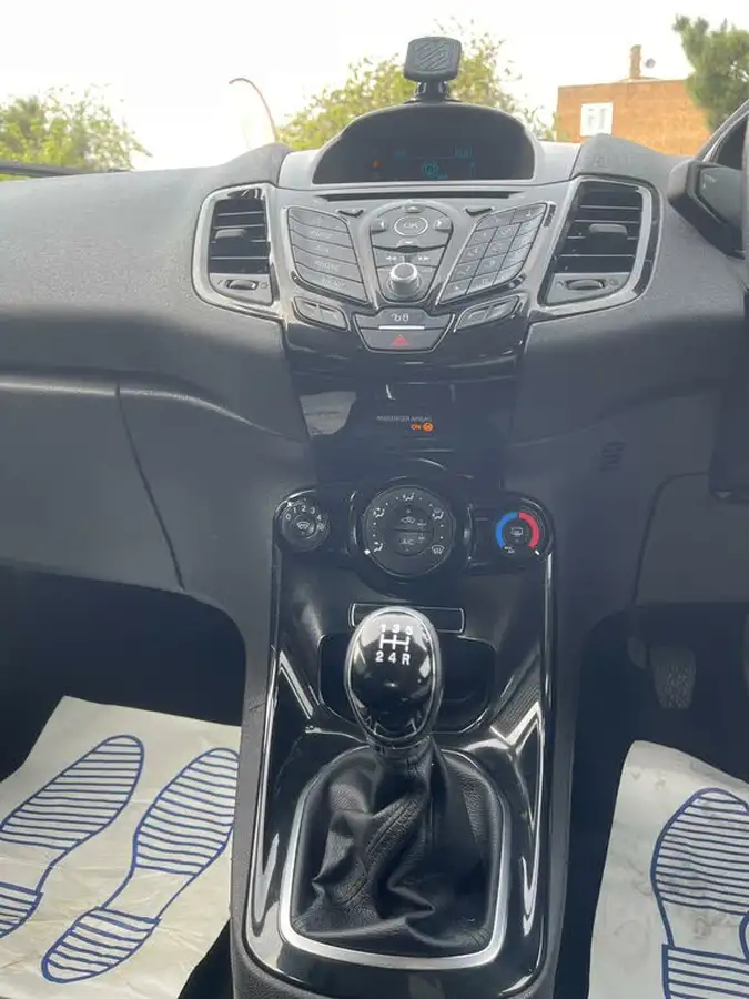 2015-ford-fiesta-10t-zetec-100ps-ecoboost-ss-5d-big-21