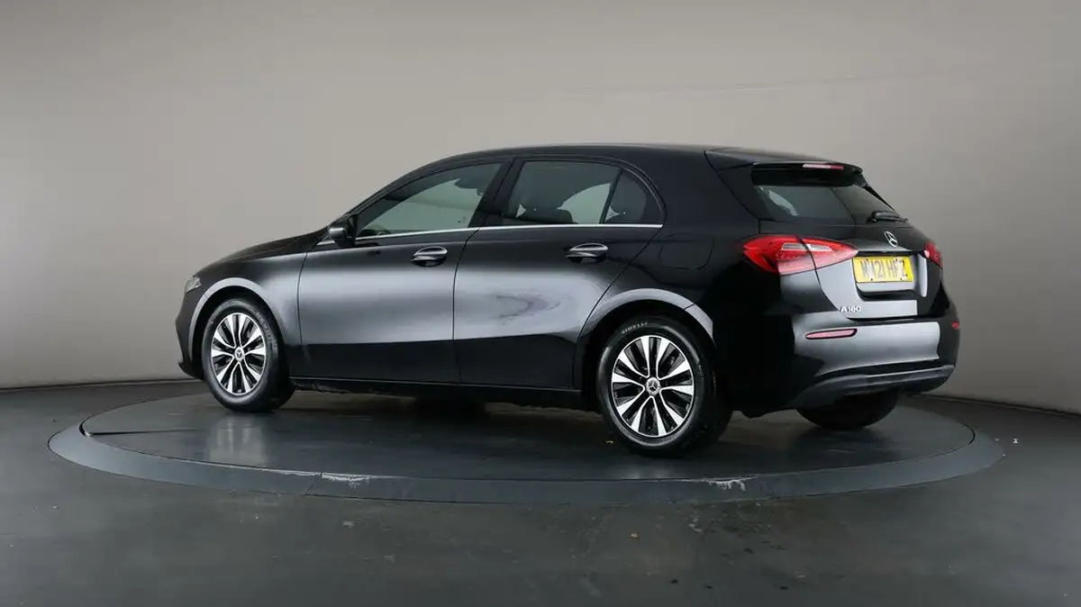 2021-mercedes-benz-a-class-13-a180-se-7g-dct-big-67