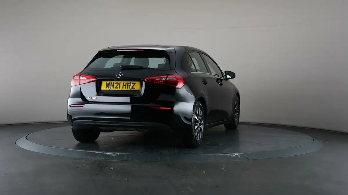 2021-mercedes-benz-a-class-13-a180-se-7g-dct-big-63