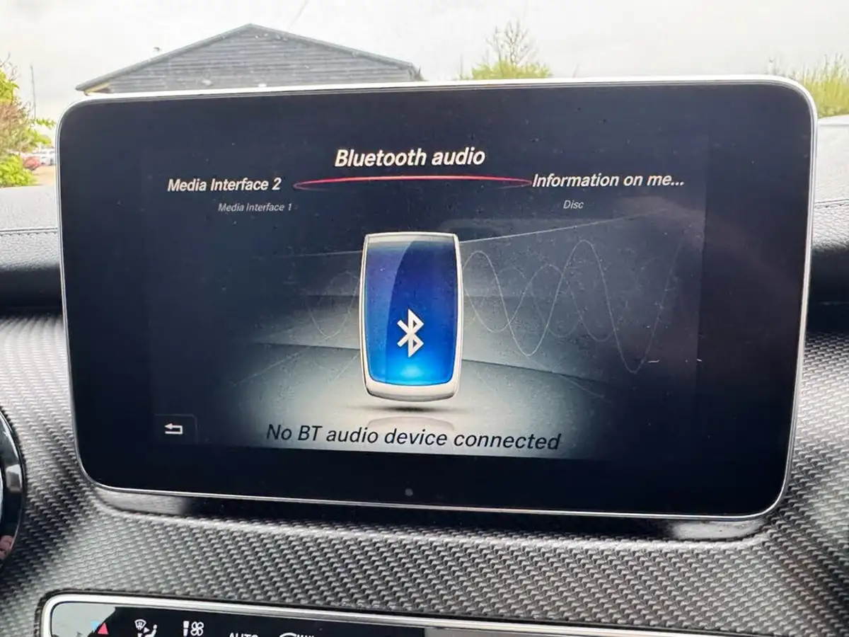 2020-mercedes-benz-v-class-20d-v300d-amg-line-big-18