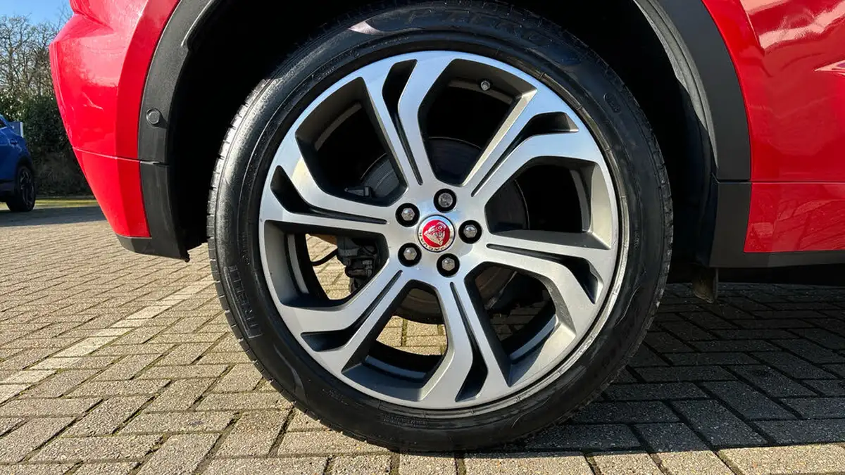 2018-jaguar-e-pace-20-i4-se-300ps-ss-big-18