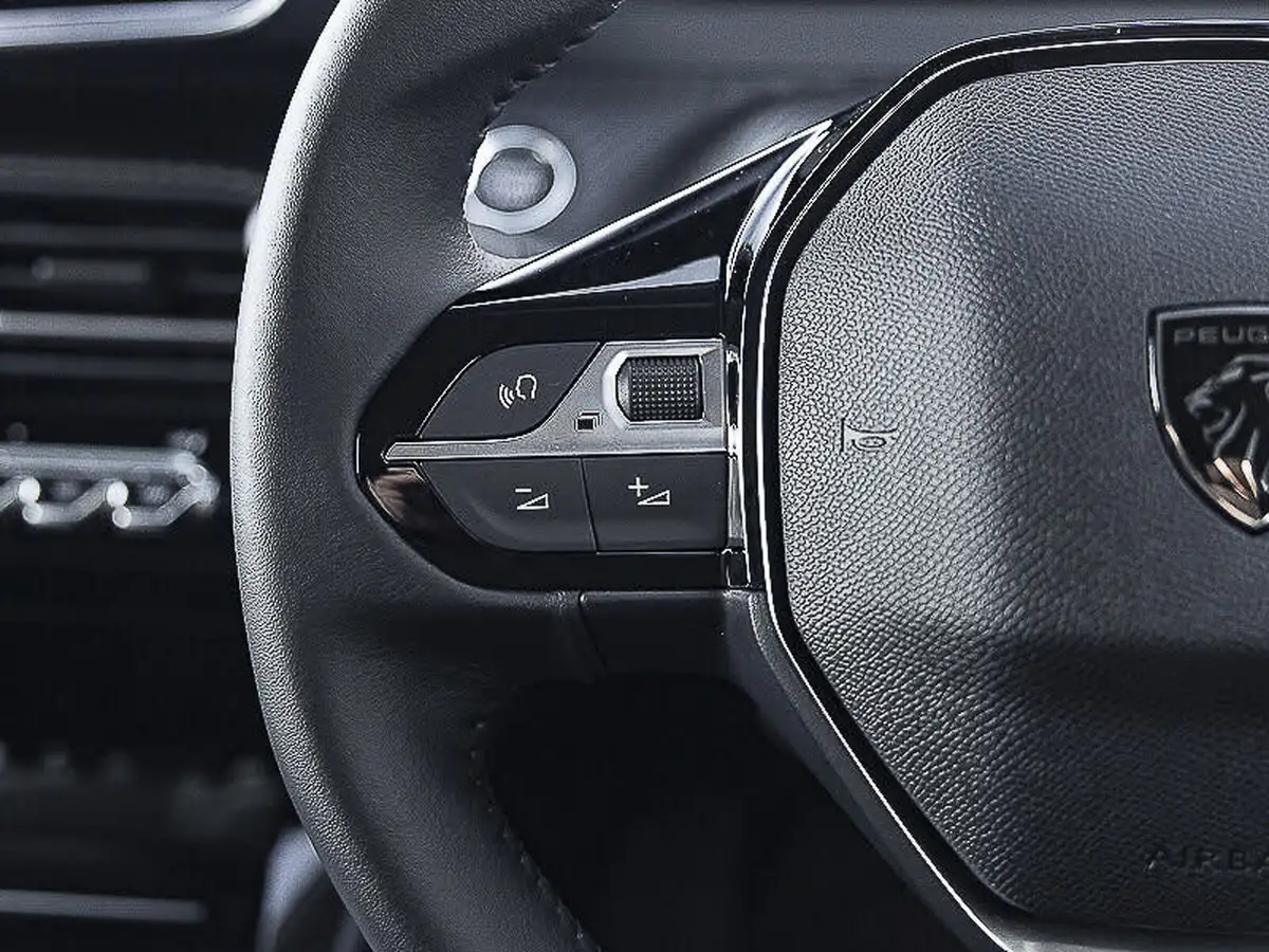 2025-peugeot-208-12-puretech-allure-big-13