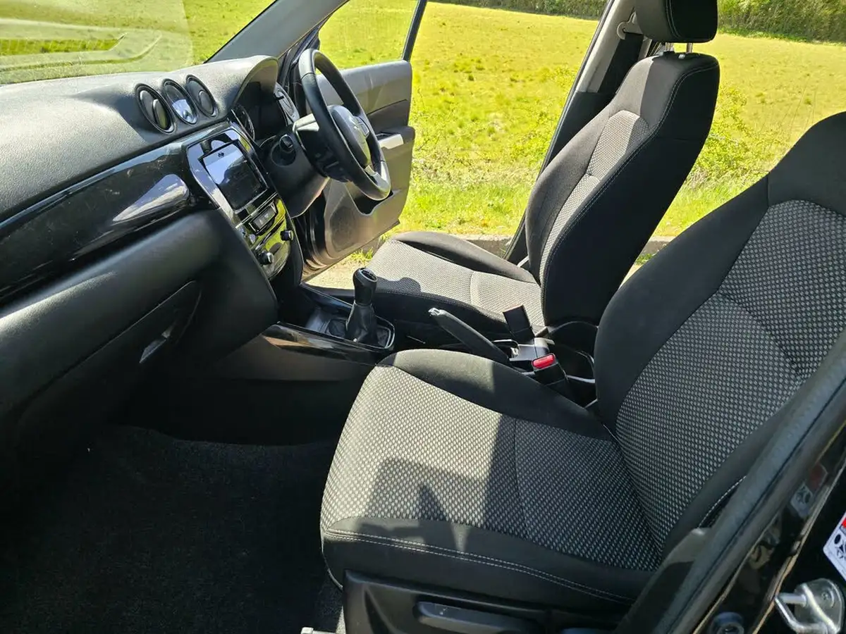 2017-suzuki-vitara-16-kuro-big-44
