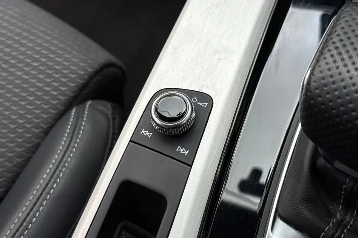 2022-audi-a4-avant-20-35-tfsi-s-line-tronic-big-38
