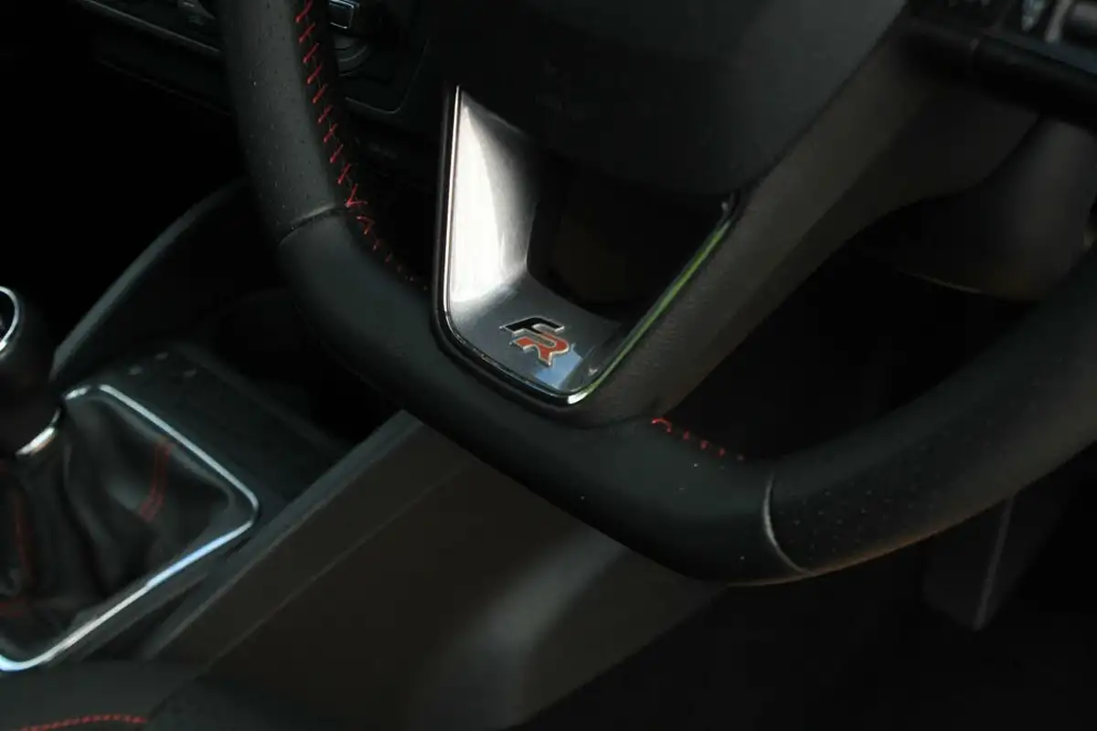 2016-seat-ibiza-12-tsi-fr-technology-90ps-sportcoupe-3d-big-22