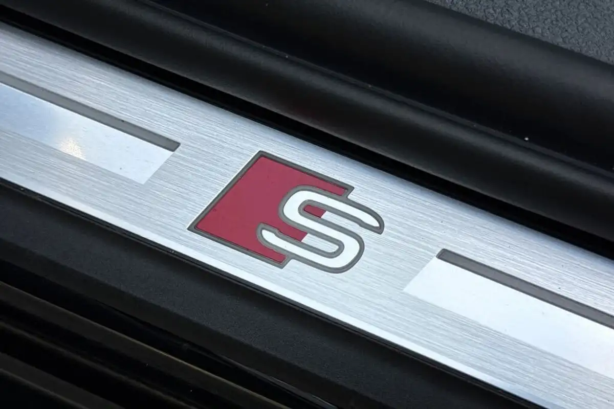 2024-audi-a6-saloon-20-50-tfsi-e-s-line-big-45