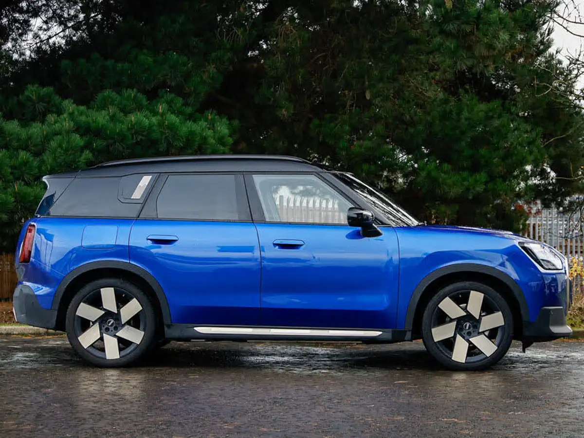 2024-mini-countryman-e-cooper-e-exclusive-big-2