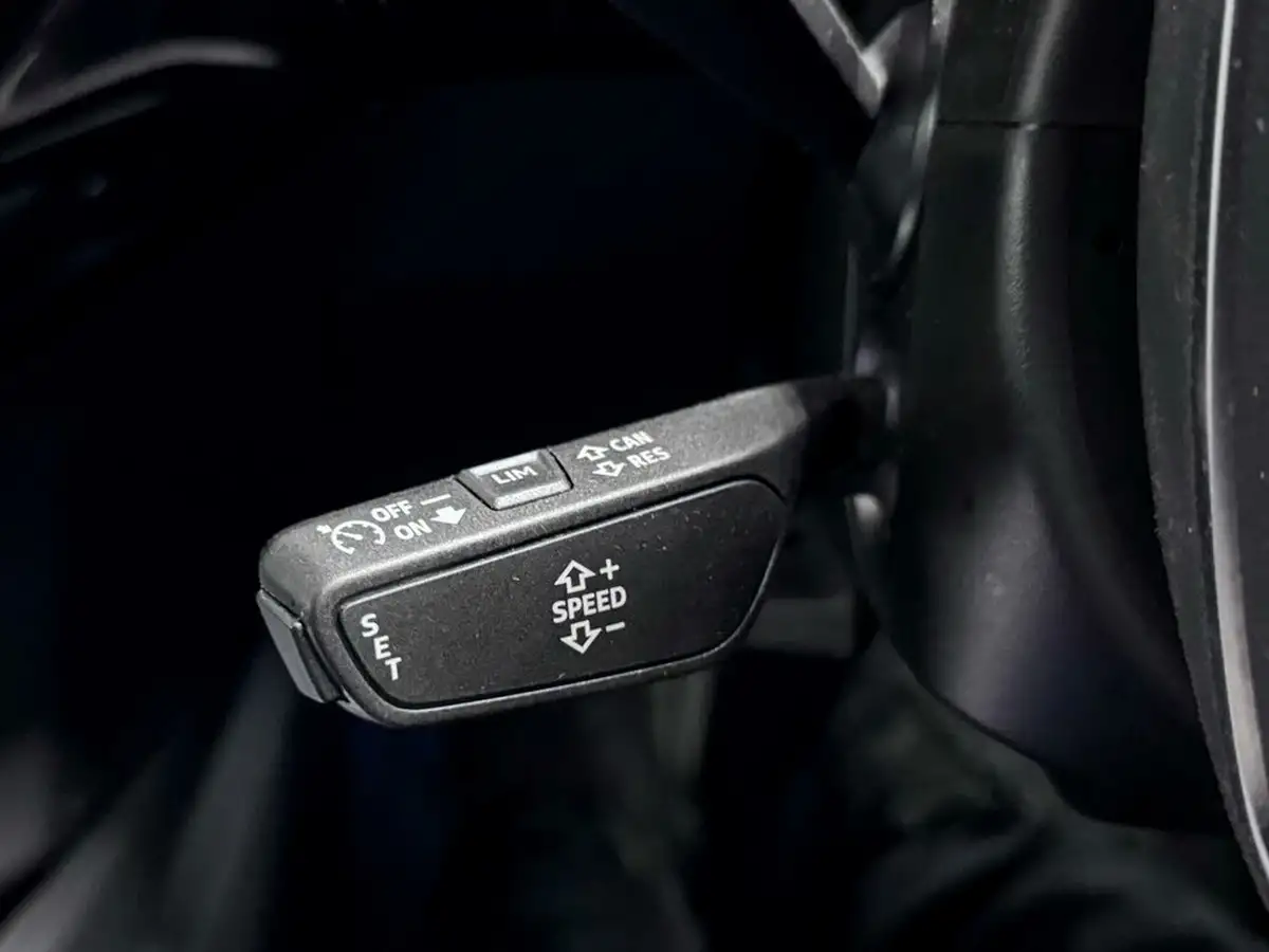 2022-audi-e-tron-50e-black-edition-station-wagon-big-36
