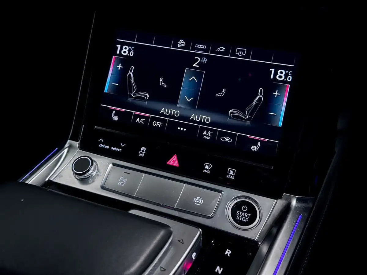 2022-audi-e-tron-50e-black-edition-station-wagon-big-32
