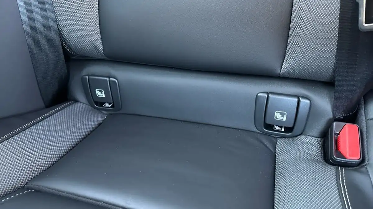 2025-volvo-xc60-20-b5-plus-black-edition-big-27