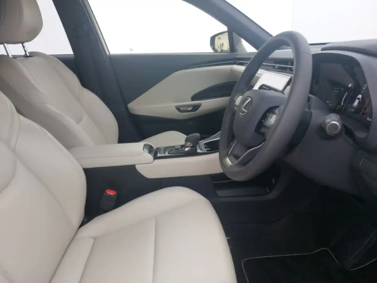 2024-lexus-lbx-15-premium-plus-big-10