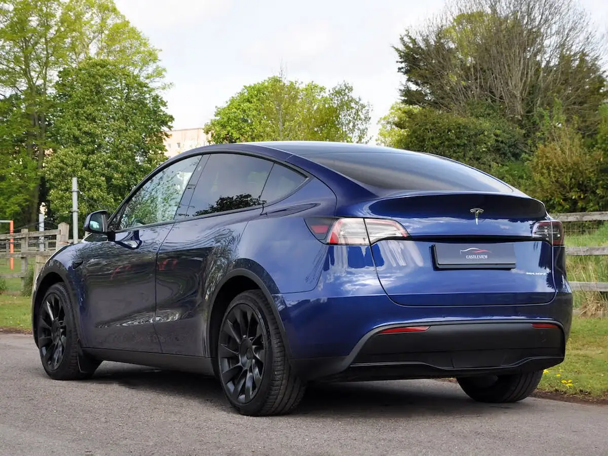 2022-tesla-model-y-e-long-range-big-54