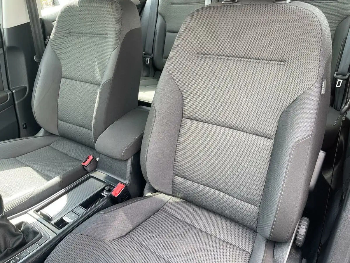 2015-volkswagen-golf-14-match-5d-big-49