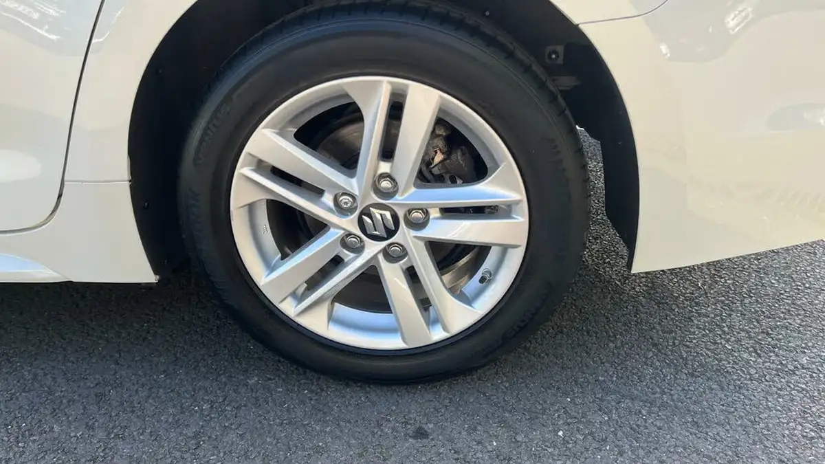 2021-suzuki-swace-18-sz-t-big-17