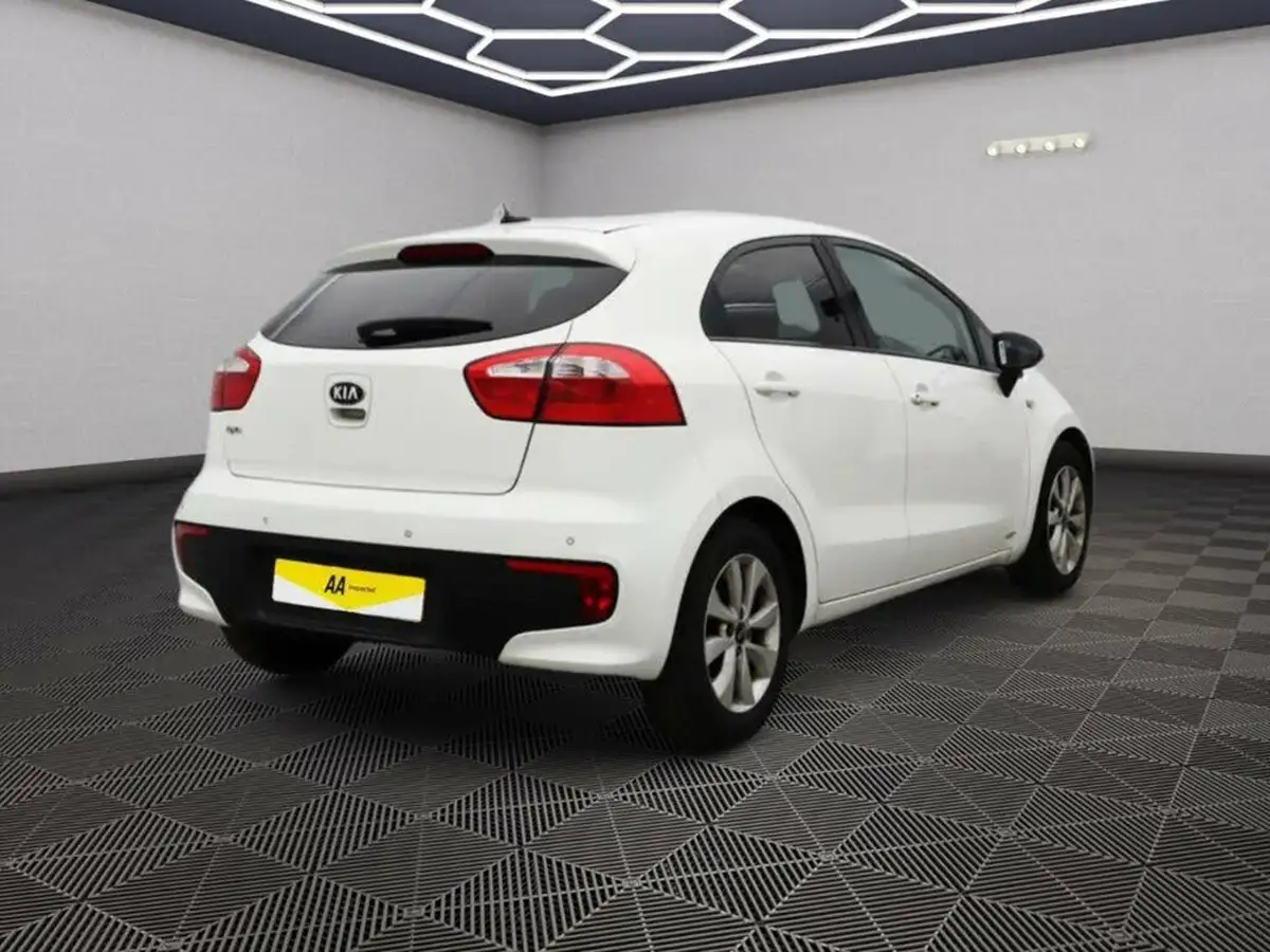 2016-kia-rio-125-sr7-5d-big-3