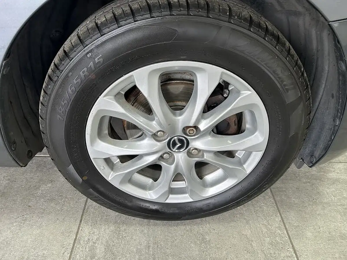 2015-mazda-mazda2-15-se-l-90ps-big-14