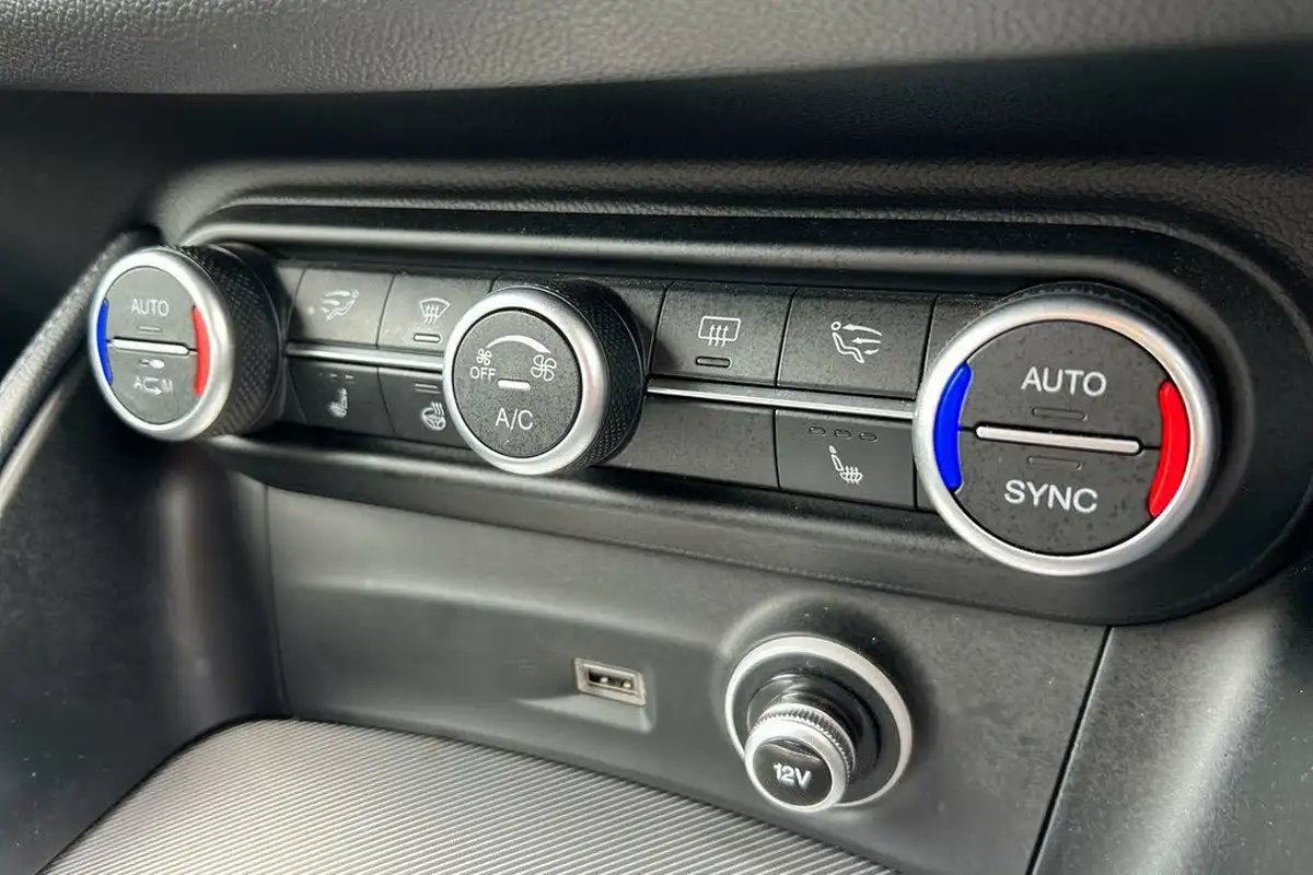 2018-alfa-romeo-stelvio-22td-speciale-207bhp-big-11