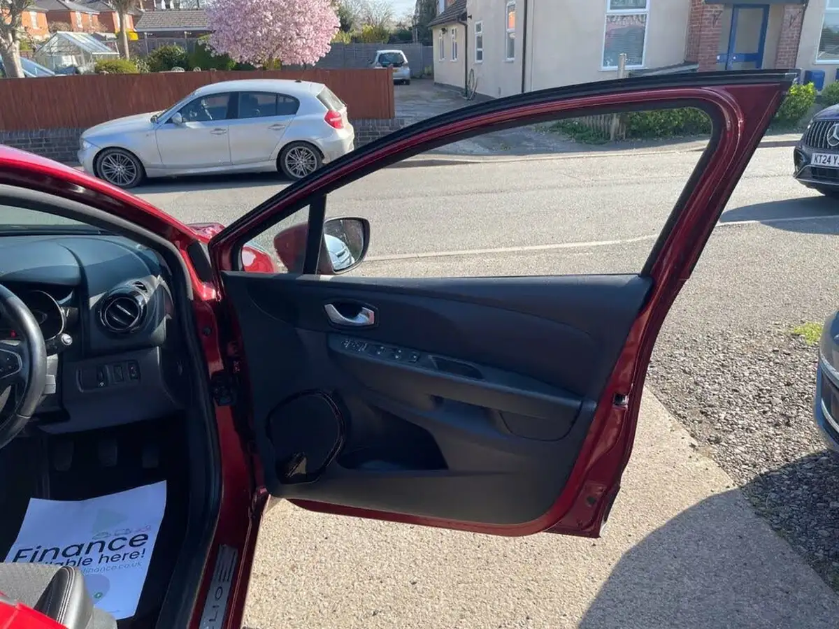 2017-renault-clio-15dci-dynamique-s-nav-90bhp-big-31