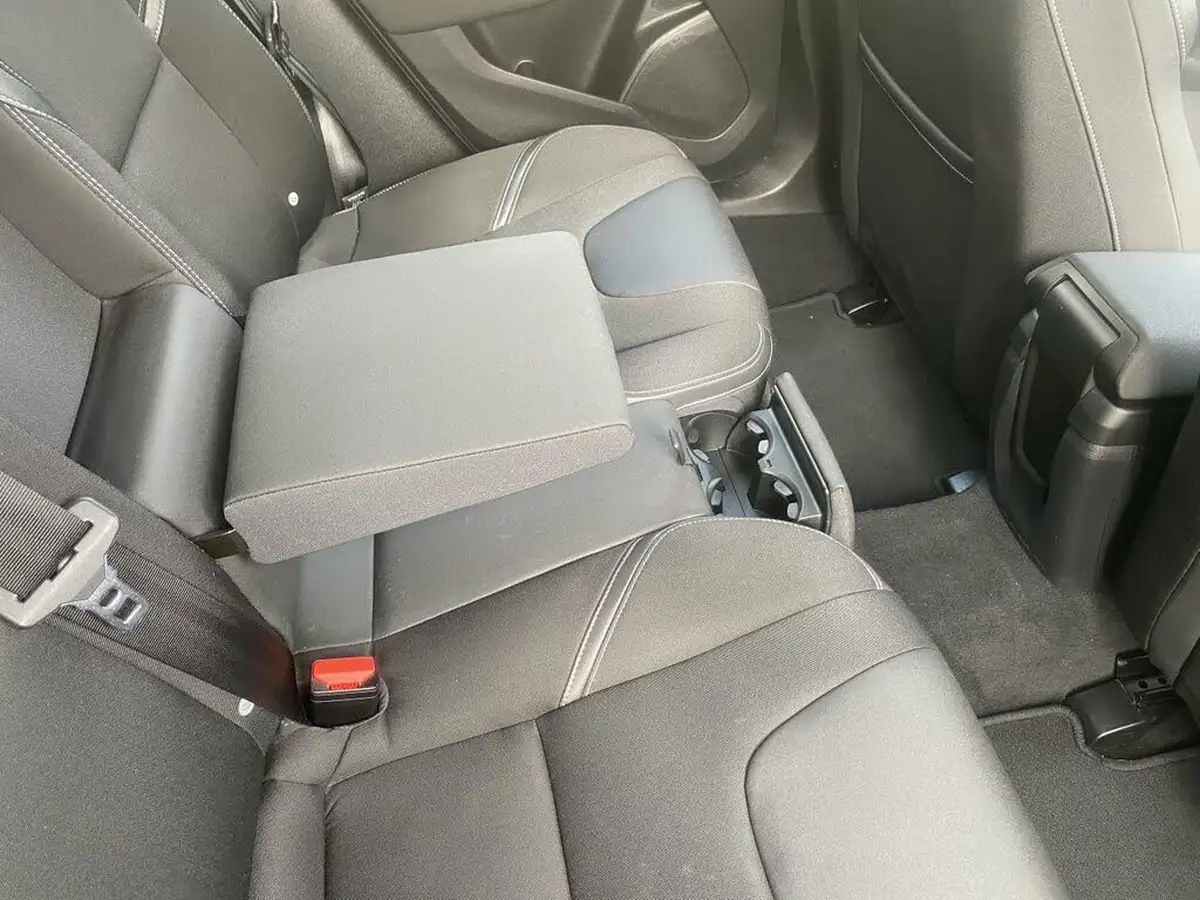 2019-volvo-v40-20-t2-momentum-edition-big-20