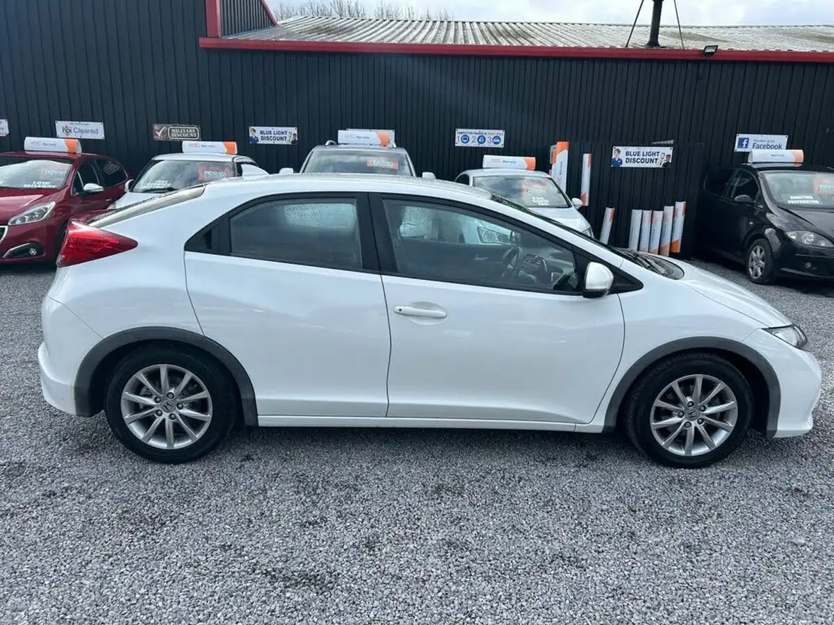 2012-honda-civic-18-se-big-8