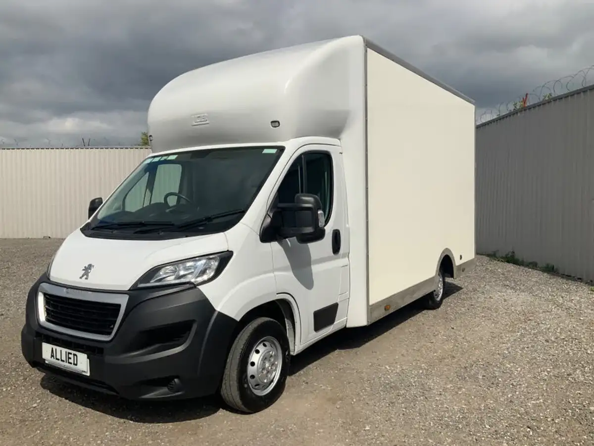 2023-peugeot-boxer-22-bluehdi-s-335-l3-chassis-cab-big-2