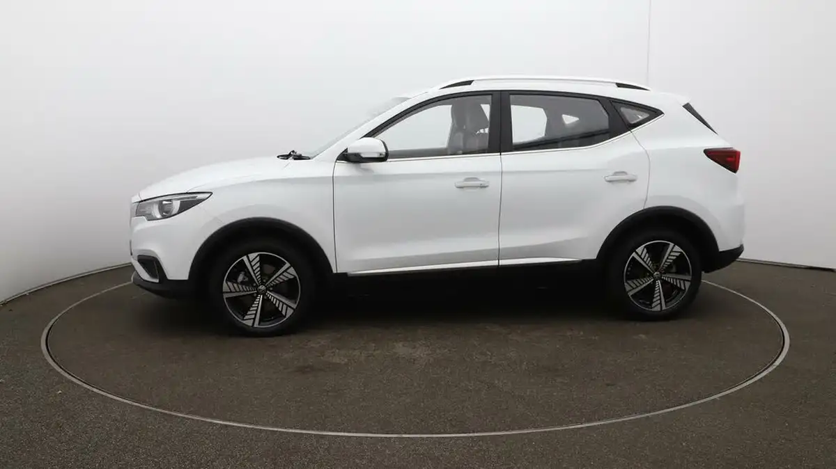 2020-mg-zs-suv-e-exclusive-ev-big-4