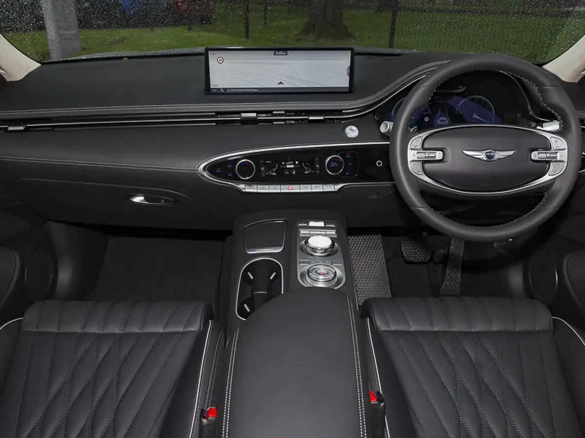 2025-genesis-gv70-25-t-luxury-line-big-2