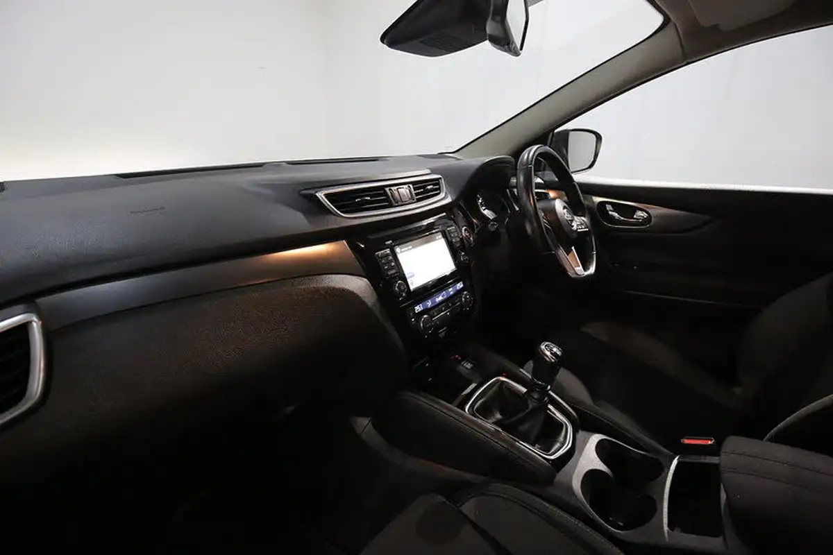2018-nissan-qashqai-12-dig-t-n-connecta-big-17