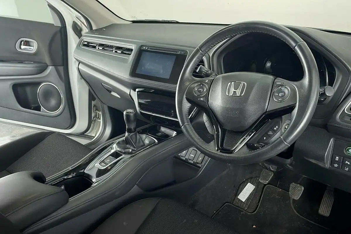 2017-honda-hr-v-15-i-vtec-se-navi-big-8
