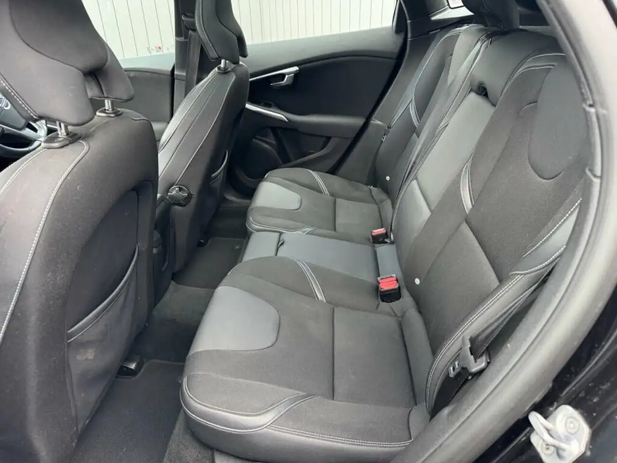 2015-volvo-v40-20td-d3-se-nav-1969cc-geartronic-big-9