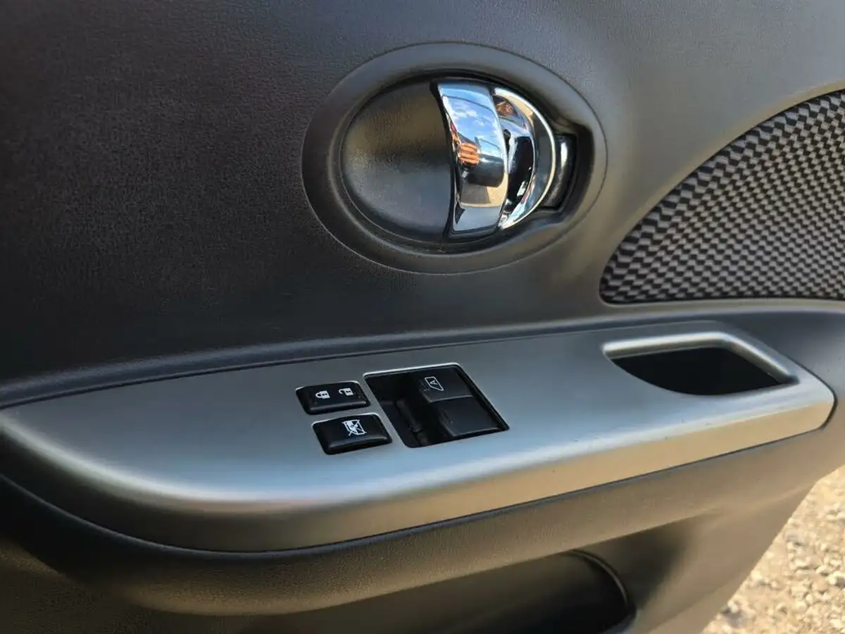 2014-nissan-micra-12-acenta-80ps-cvt-big-22