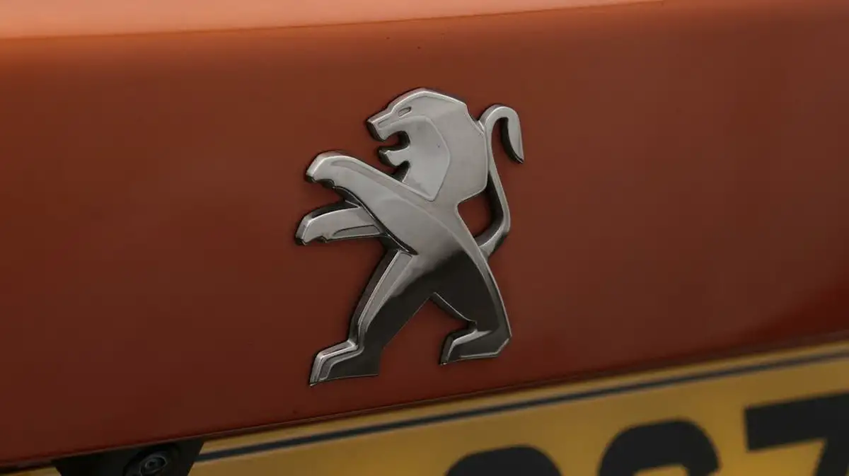 2022-peugeot-2008-suv-e-gt-premium-big-21