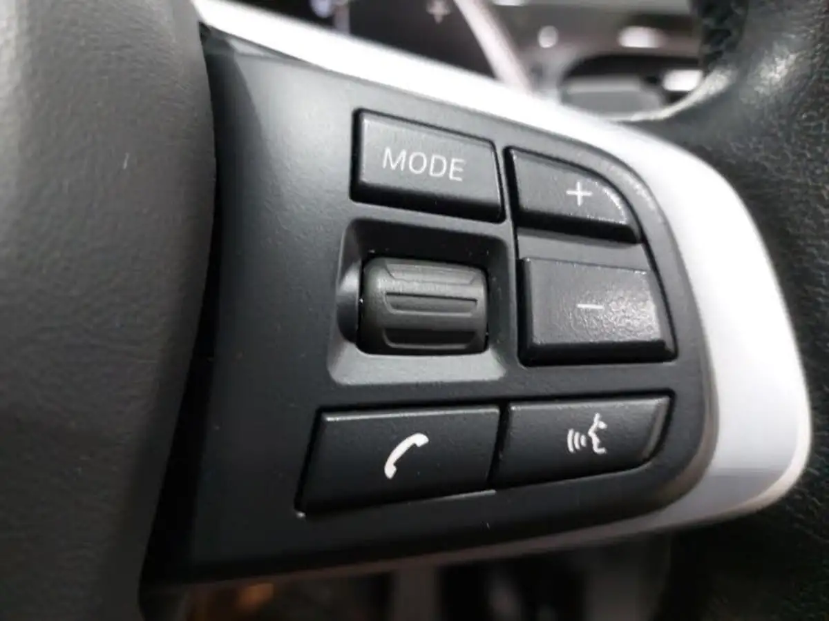 2020-bmw-x1-20-sdrive-20i-xline-big-12