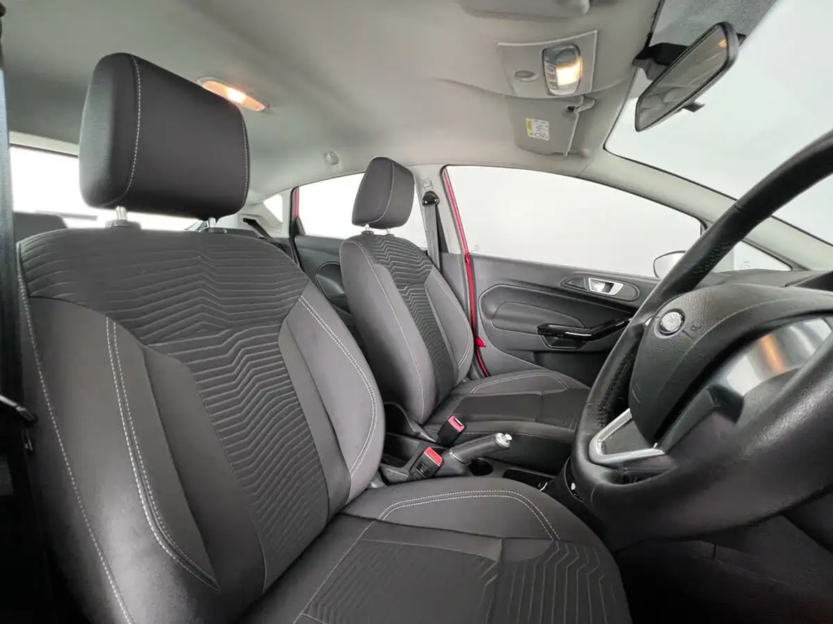 2016-ford-fiesta-125-zetec-5d-big-10
