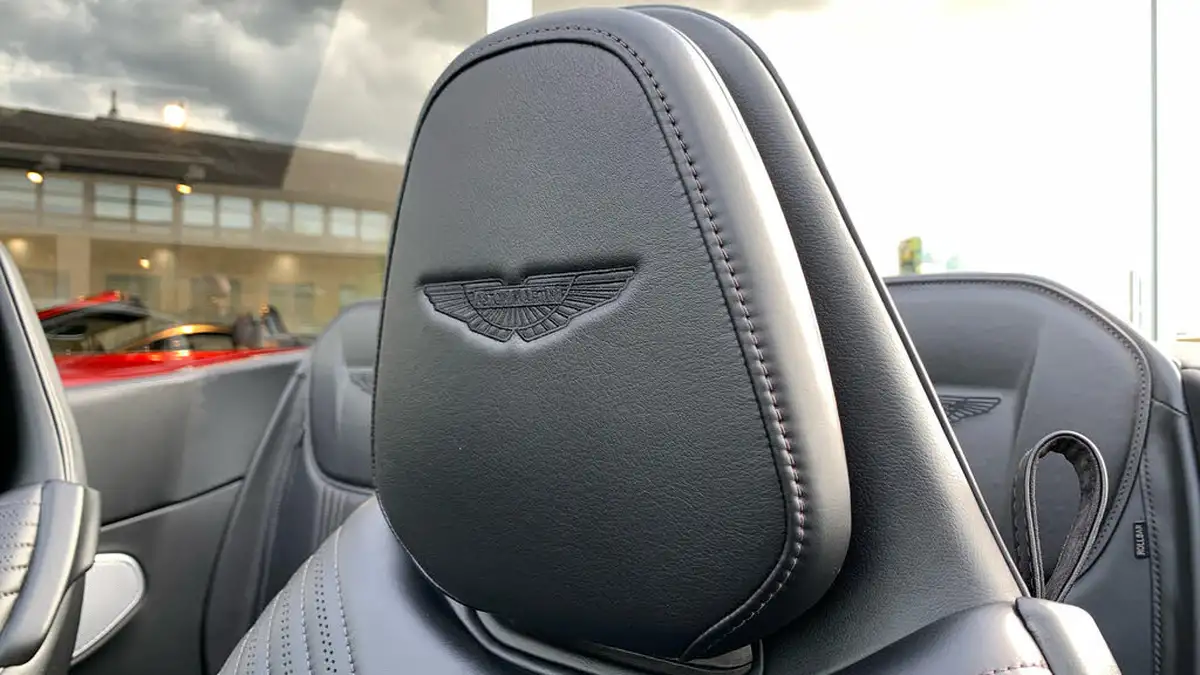 2019-aston-martin-db11-40-v8-big-4